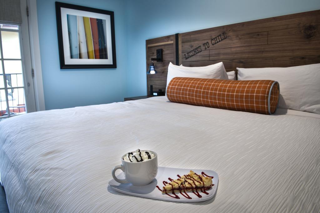 Corner King Room Village View