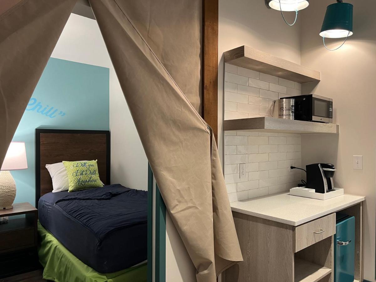 Deluxe Double Queen Twin Beds