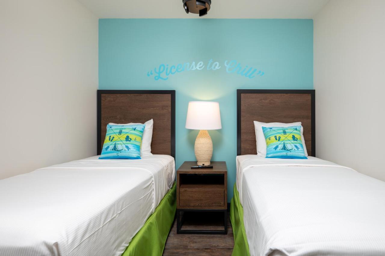 Deluxe Double Queen Twin Beds