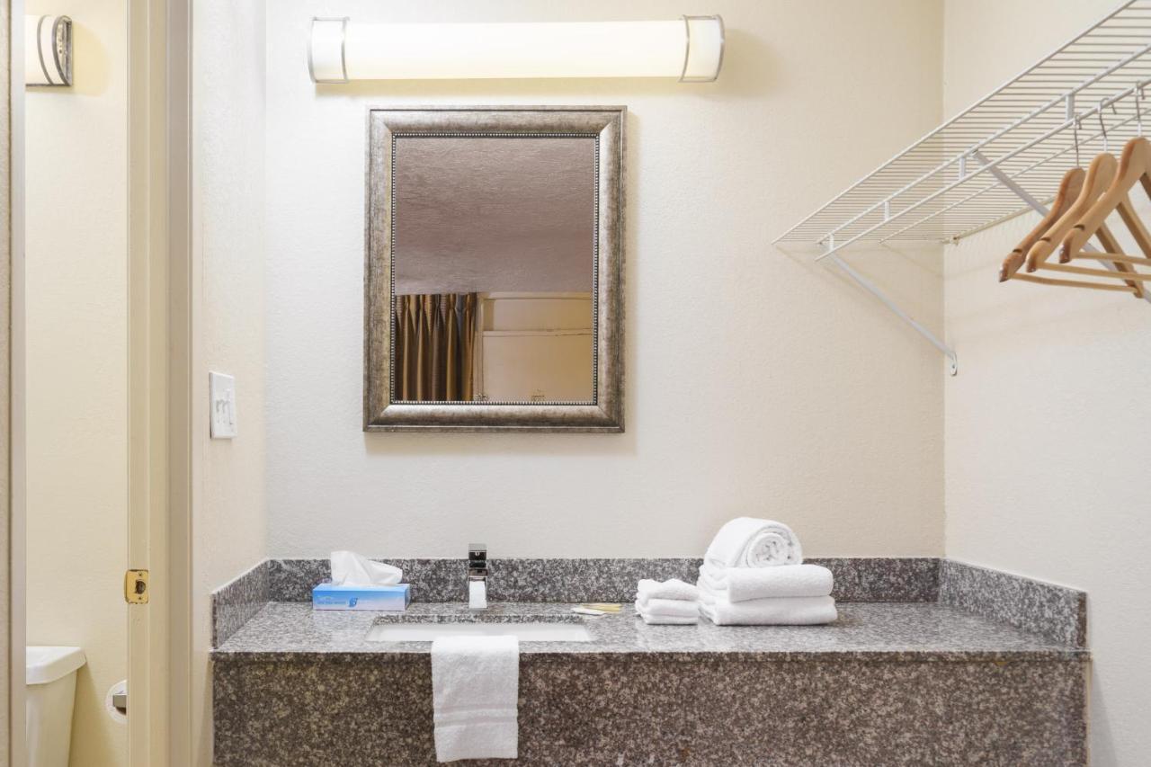 Economy Double Queen Room