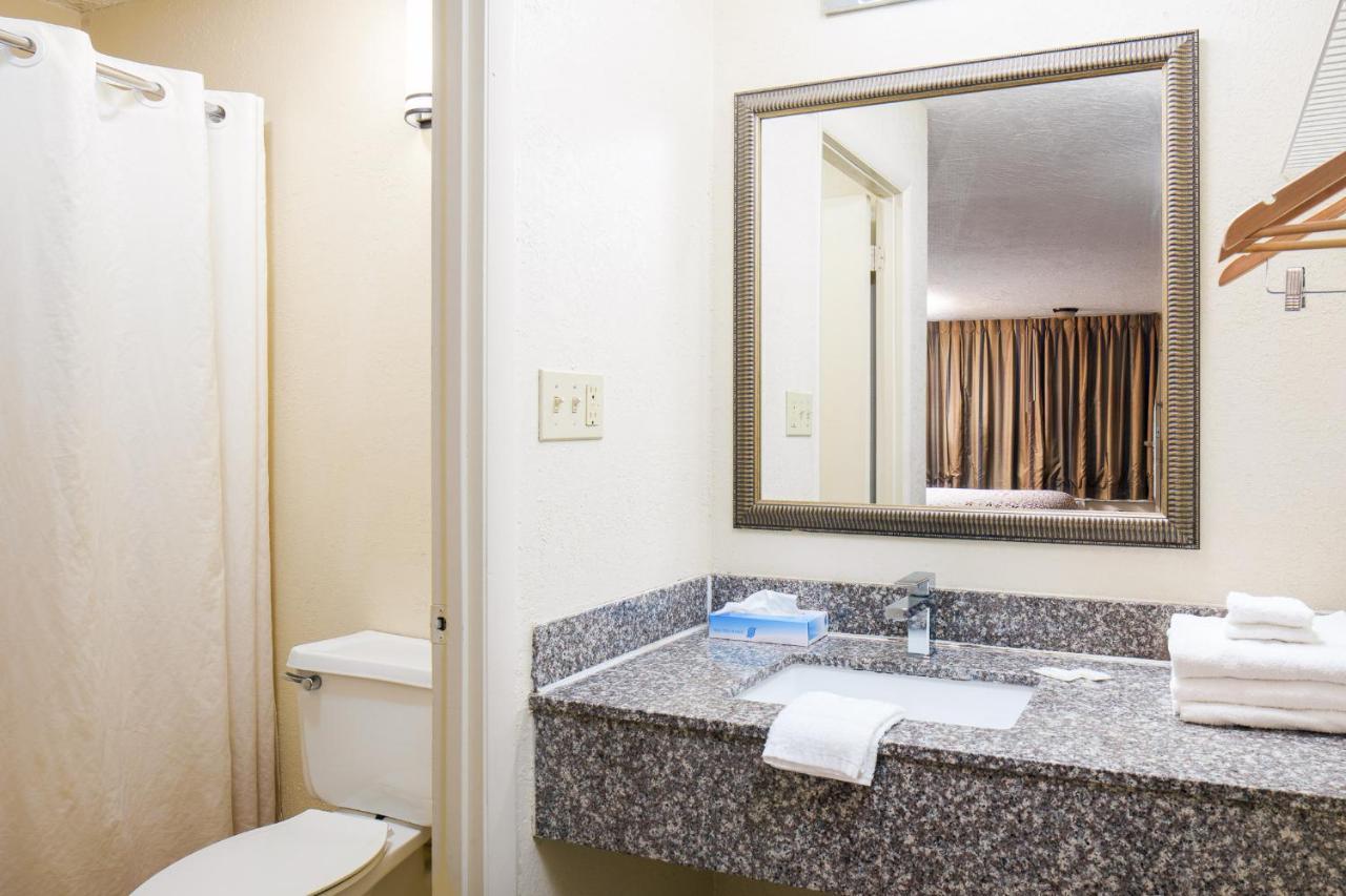 Economy Double Queen Room