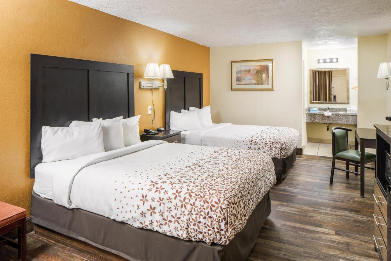 Economy Double Queen Room