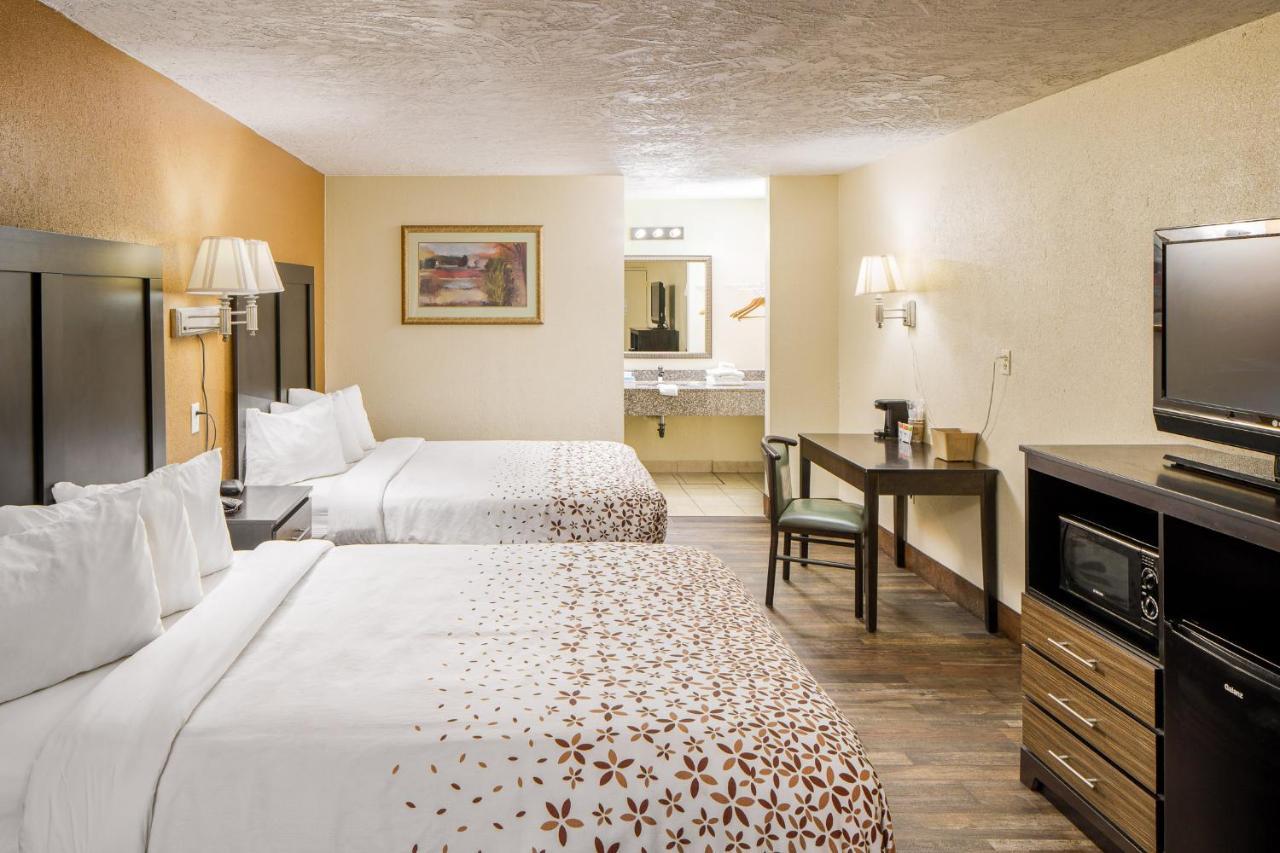 Economy Double Queen Room
