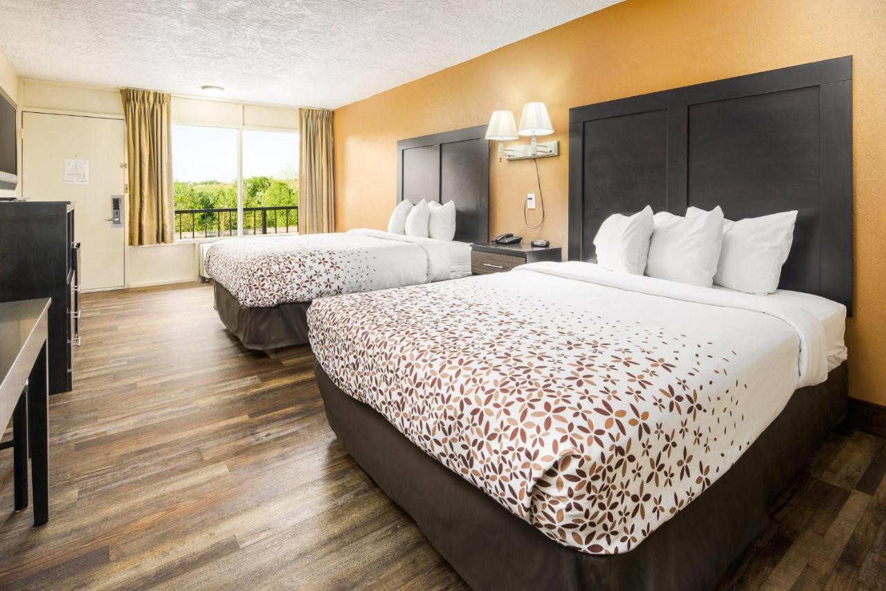 Economy Double Queen Room