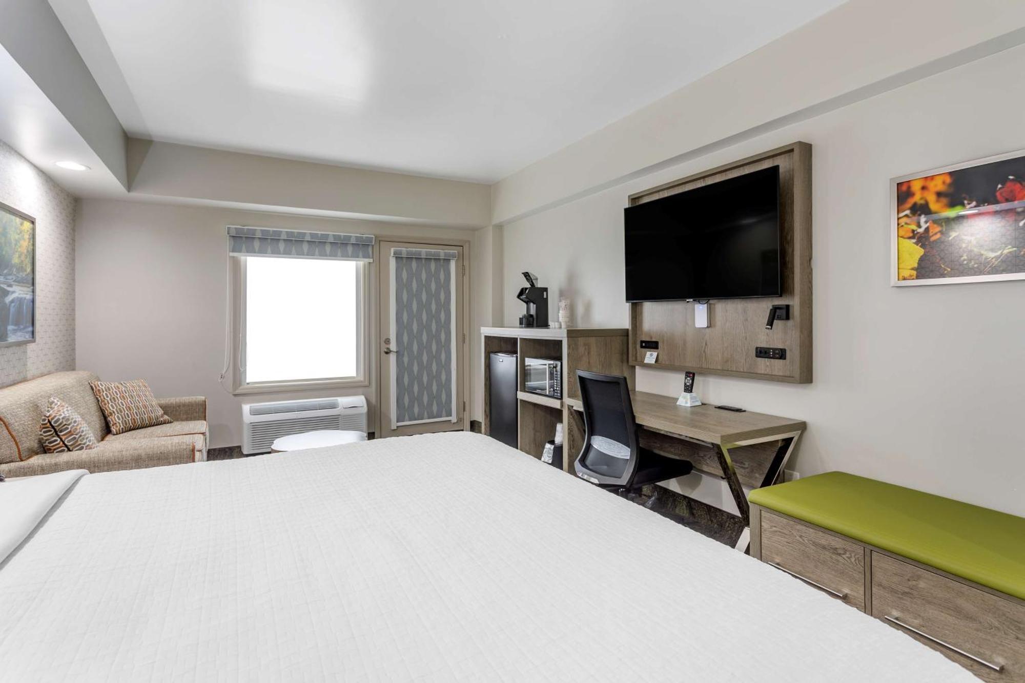 King Suite with Sofa Bed and Balcony