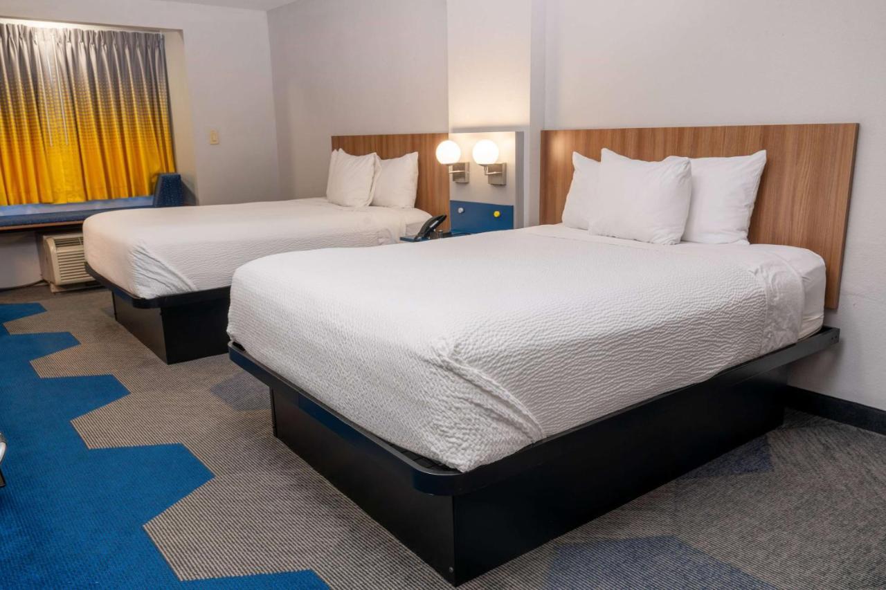 Queen Studio Suite Two Queen Beds No Pets or Non-Smoking