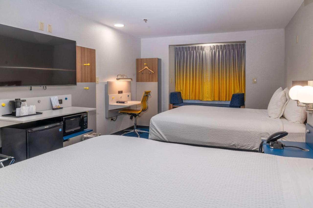 Queen Studio Suite Two Queen Beds No Pets or Non-Smoking