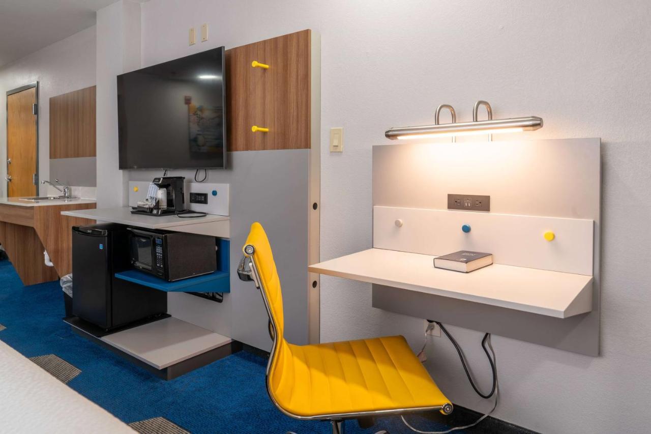 King Studio Suite Mobility Access or Non-Smoking