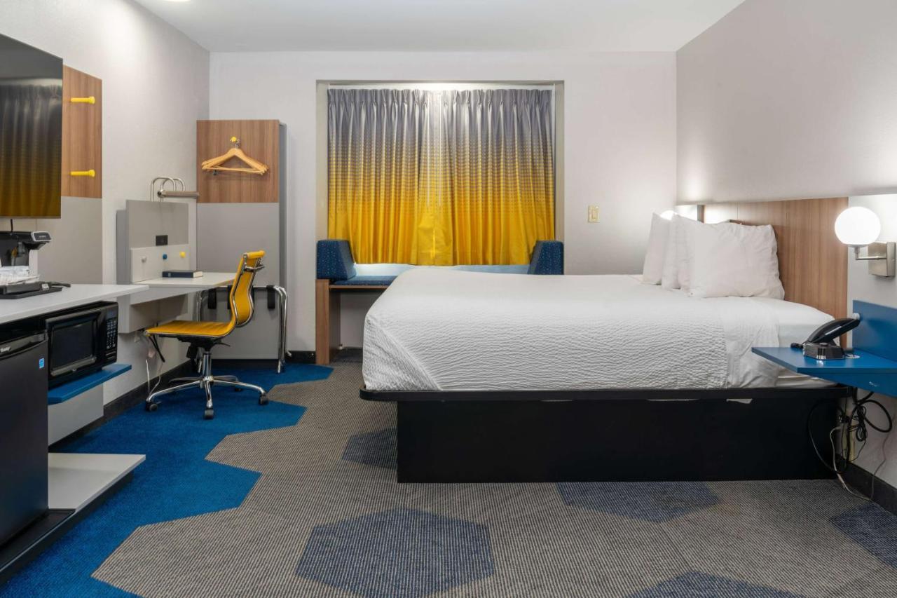 King Studio Suite Mobility Access or Non-Smoking