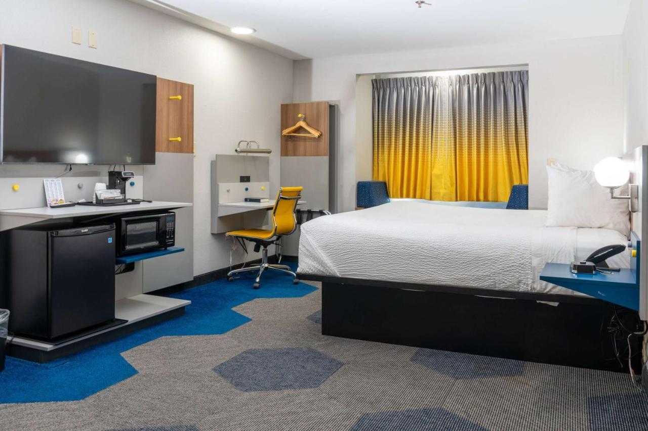 King Studio Suite Mobility Access or Non-Smoking