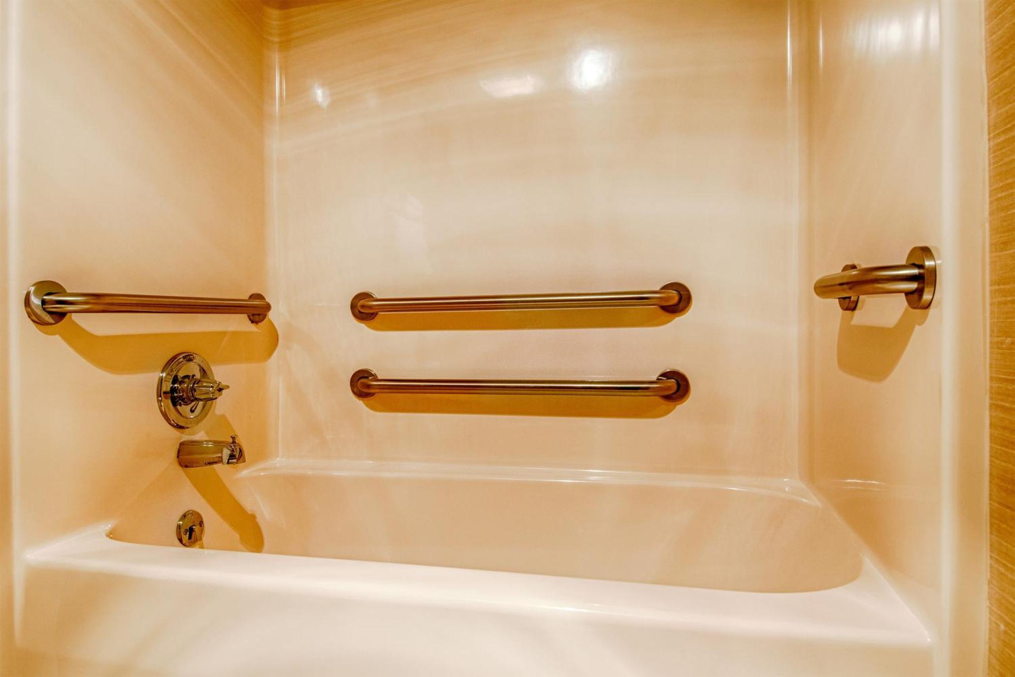 Quadruple Room Two Queen Beds Tub Disability Access or Non Smoking