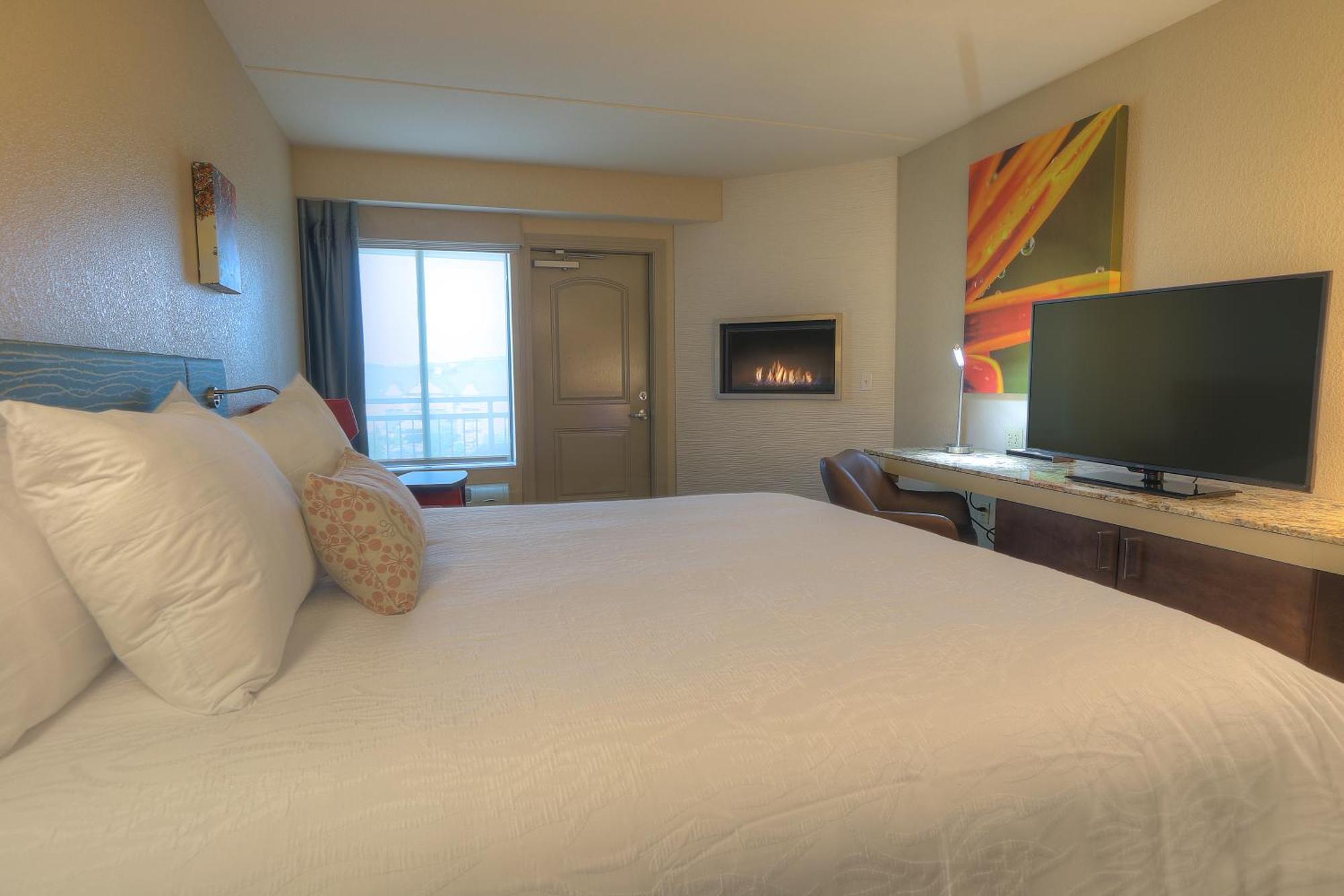 Deluxe King Room Fireplace,1739481308:JPEG