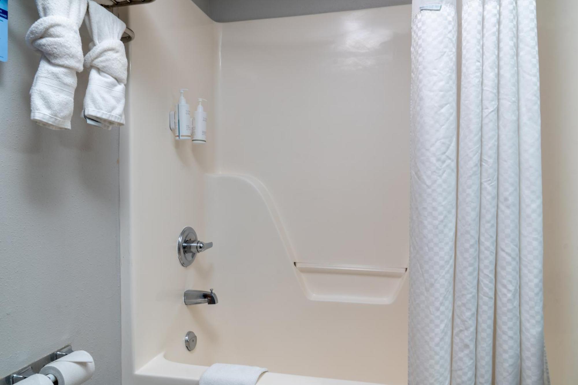 Queen Studio Suite Two Queen Beds No Pets or Non-Smoking