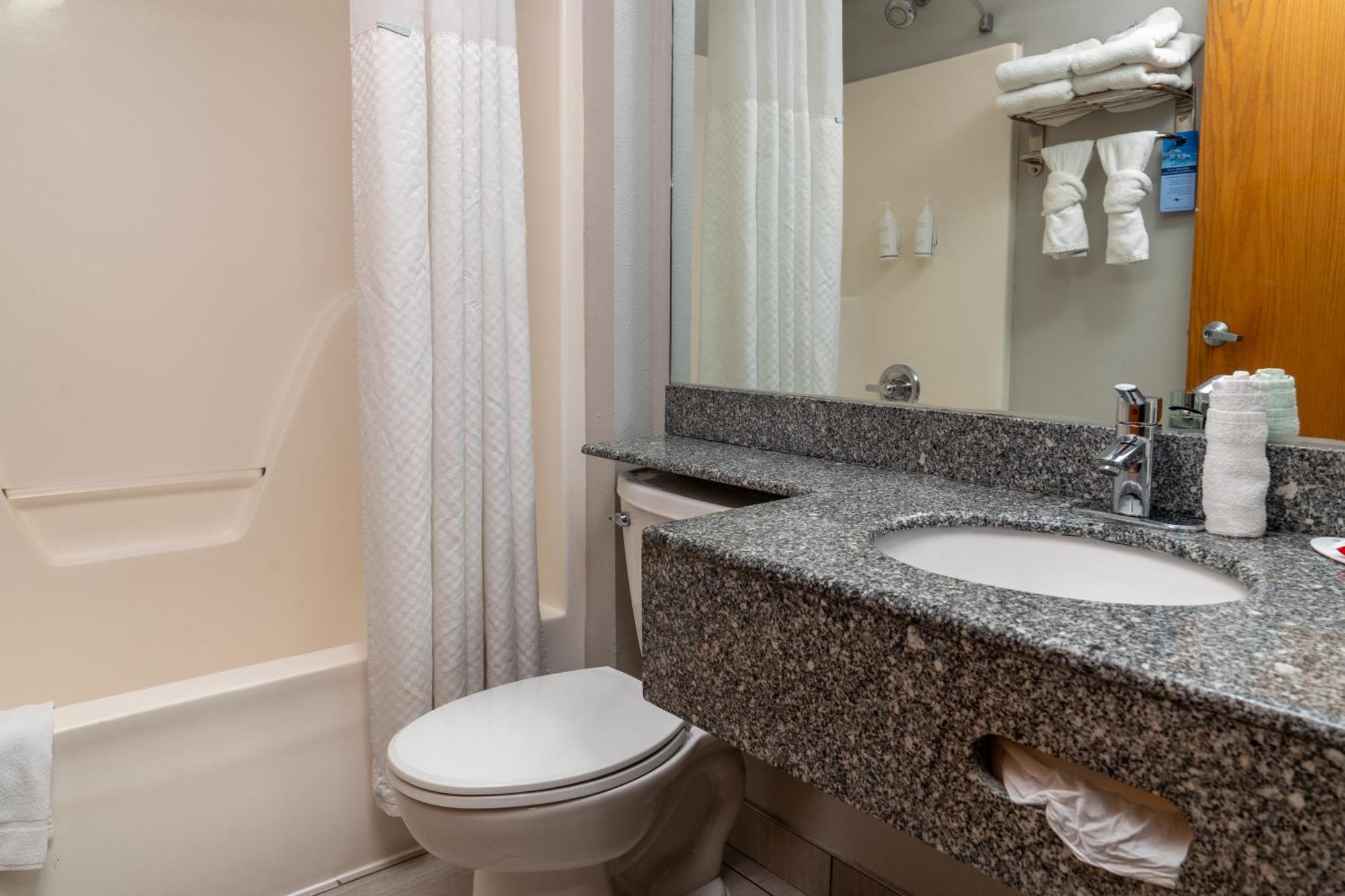 Queen Studio Suite Two Queen Beds No Pets or Non-Smoking