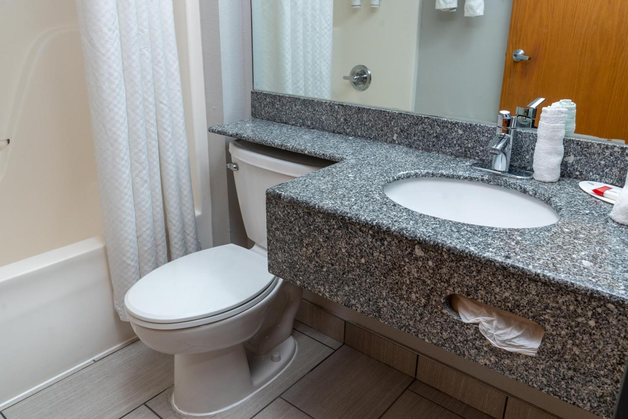 Queen Studio Suite Two Queen Beds No Pets or Non-Smoking
