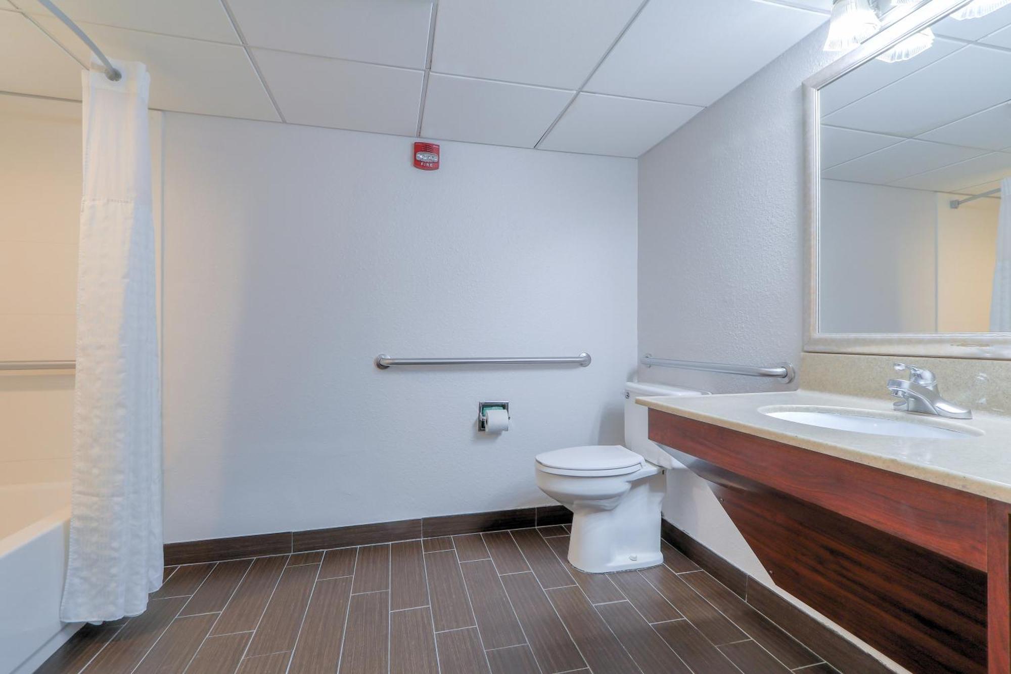 King Room - Accessible/Non-Smoking,1706668063:JPEG