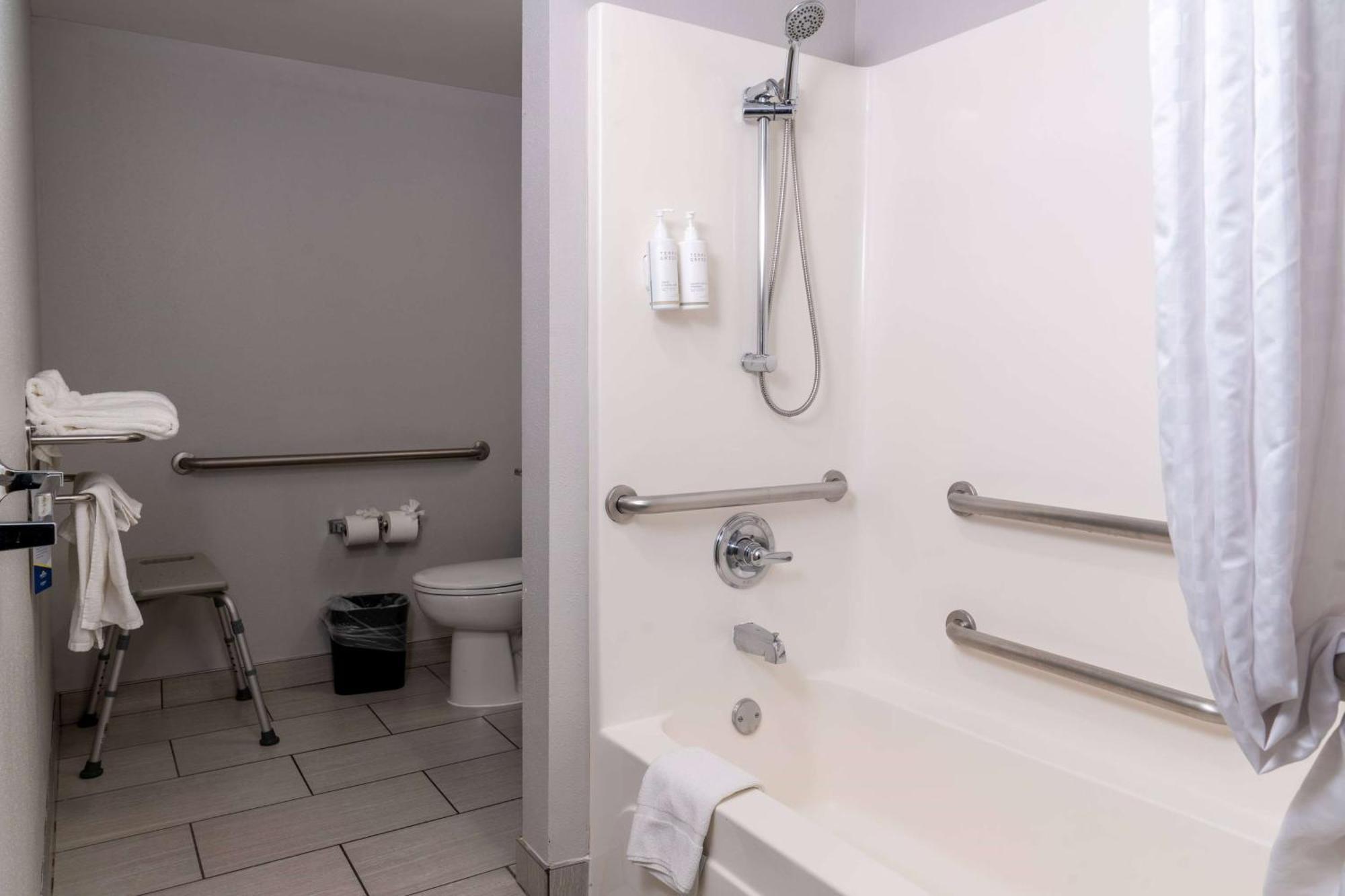King Studio Suite Mobility Access or Non-Smoking