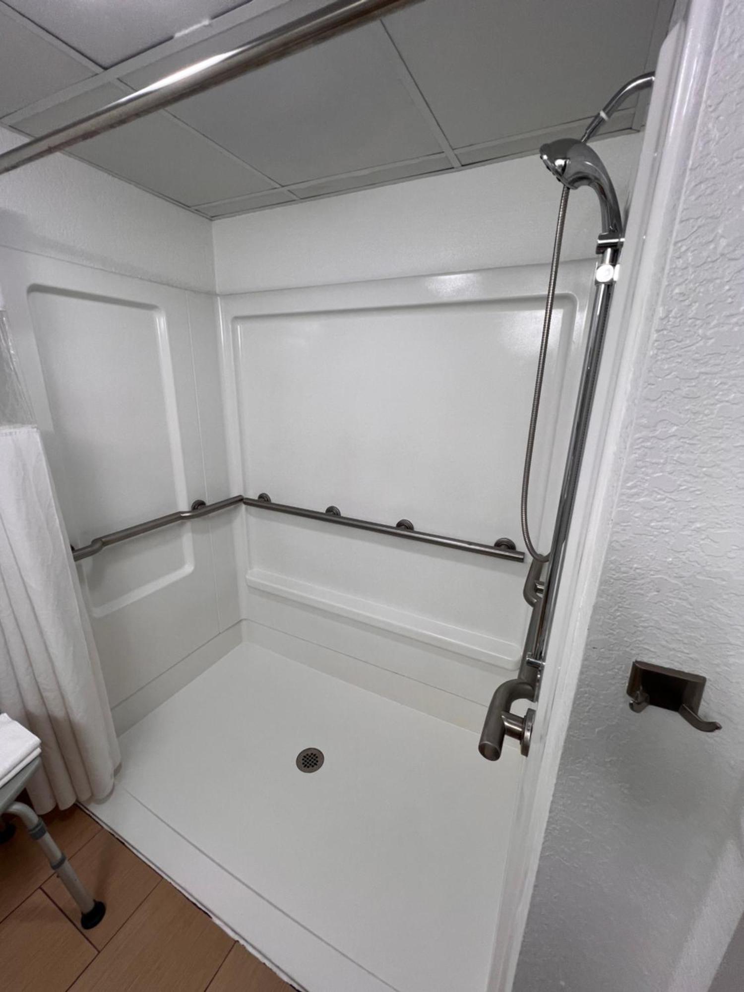 King Room Roll Shower Disability Access or Non-Smoking