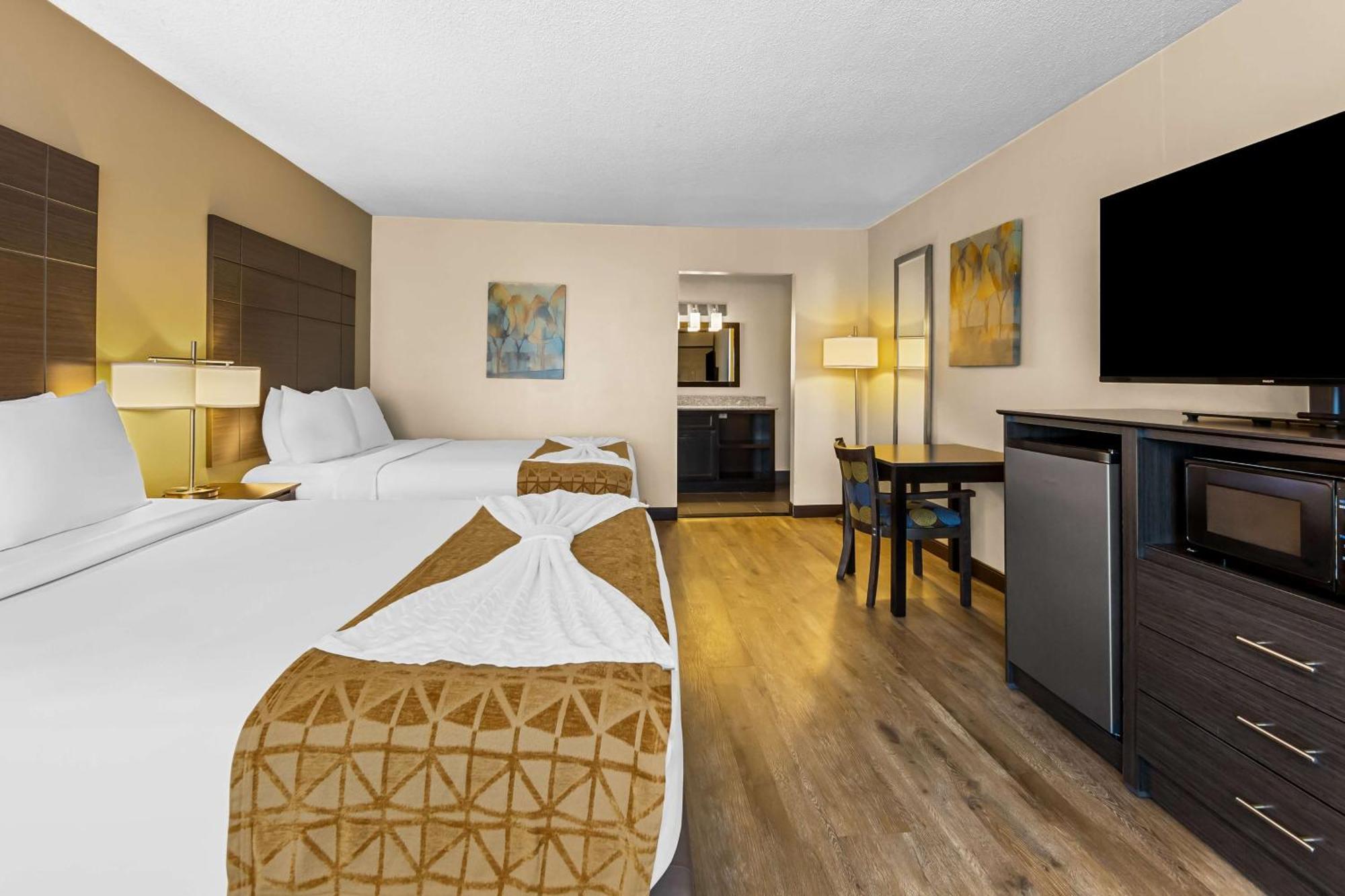 Queen Room Two Queen Beds Indoor Pool View