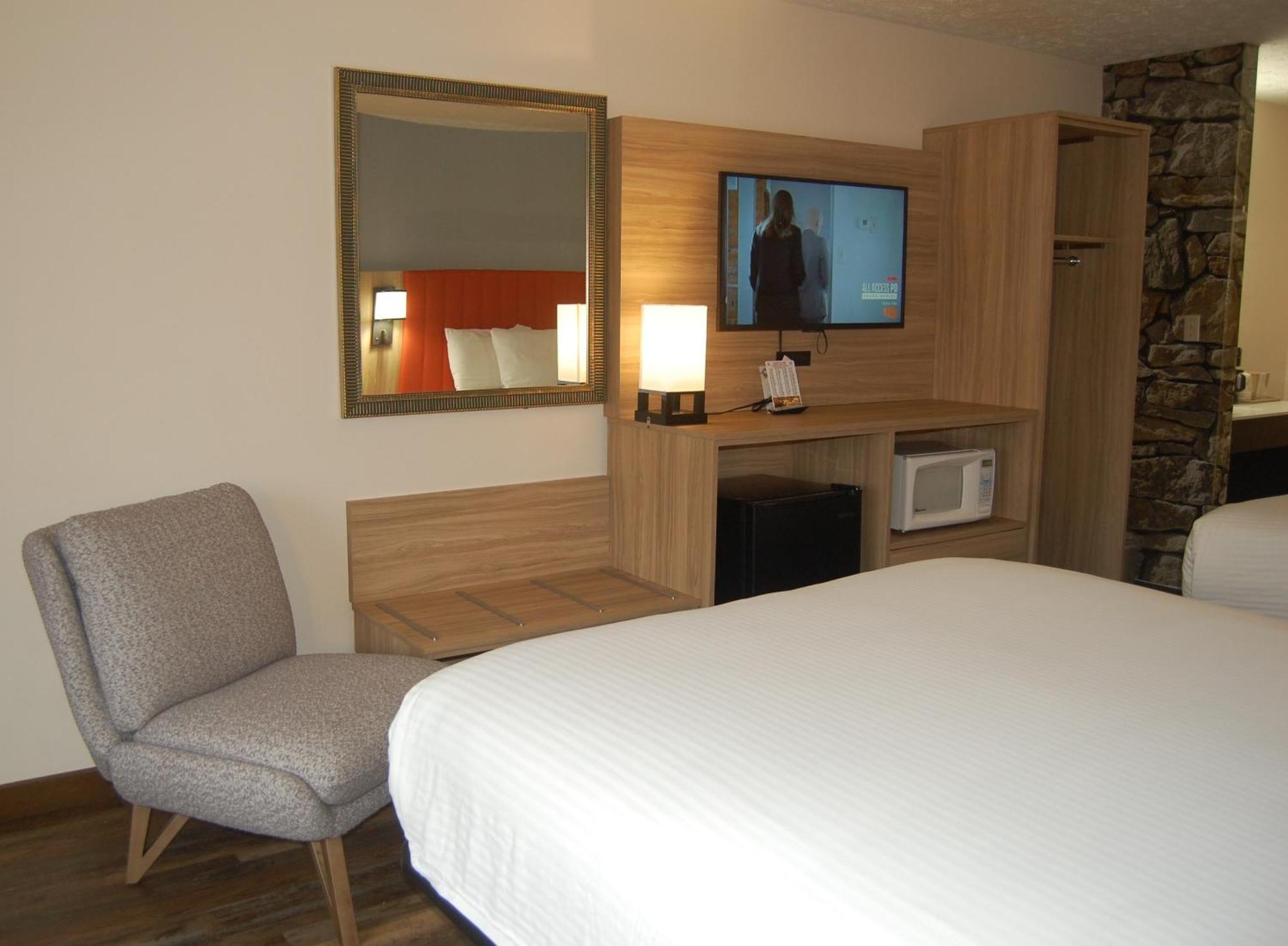 Standard Room Two Queen Beds Balcony