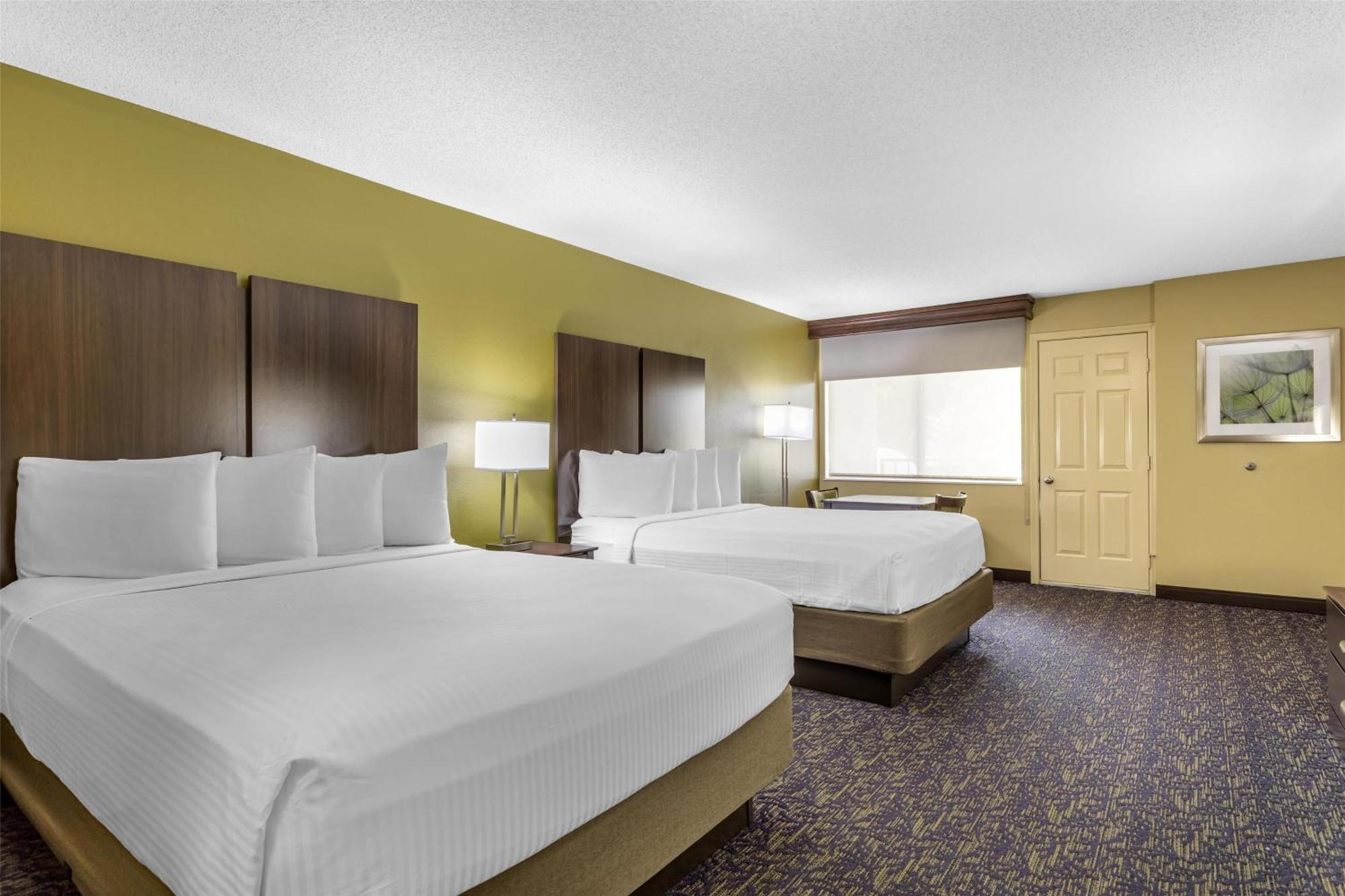 Queen Room with Two Queen Beds - Private Balcony/Non-Smoking,1743019003:JPEG