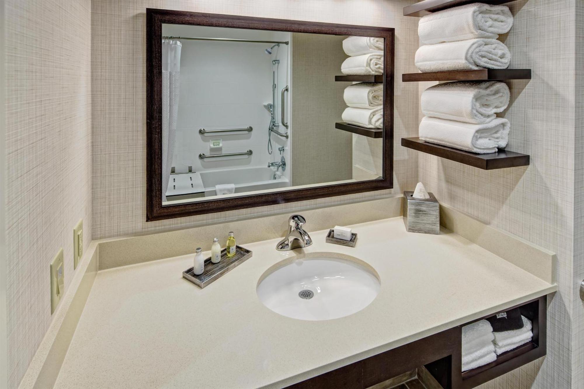 Double Room Two Queen Beds Bath Tub Mobility Hearing Access