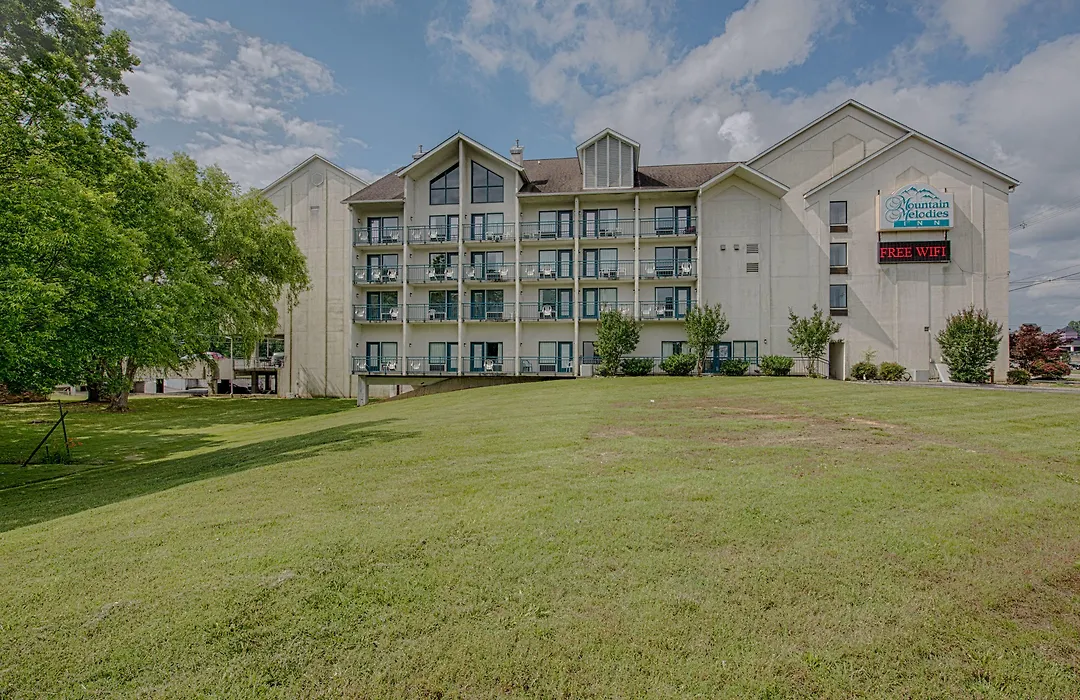 Best Western Plus Apple Valley Lodge Pigeon Forge-1
