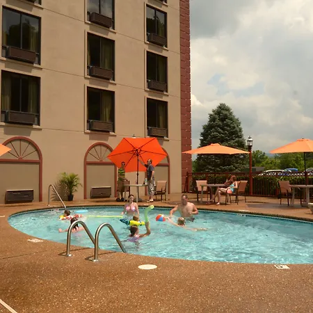 Country Cascades Waterpark Resort-3