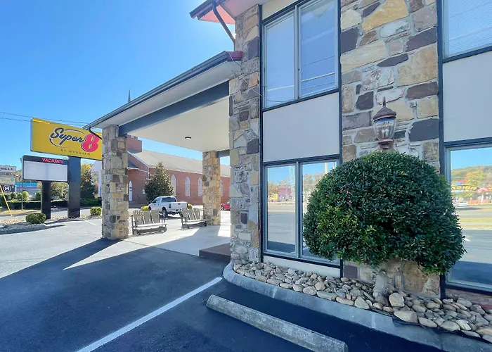 Super 8 By Wyndham Pigeon Forge Downtown Hotel