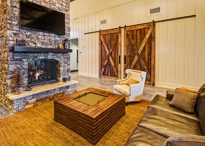 Black Fox Lodge Pigeon Forge, Tapestry Collection By Hilton